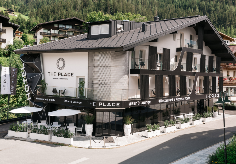 Boutique & Design Hotel The Place im Dorfzentrum Flachau